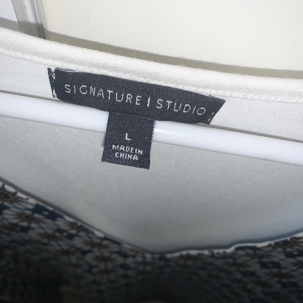 Signature Studio Blouse 👚 - Picture 2 of 4